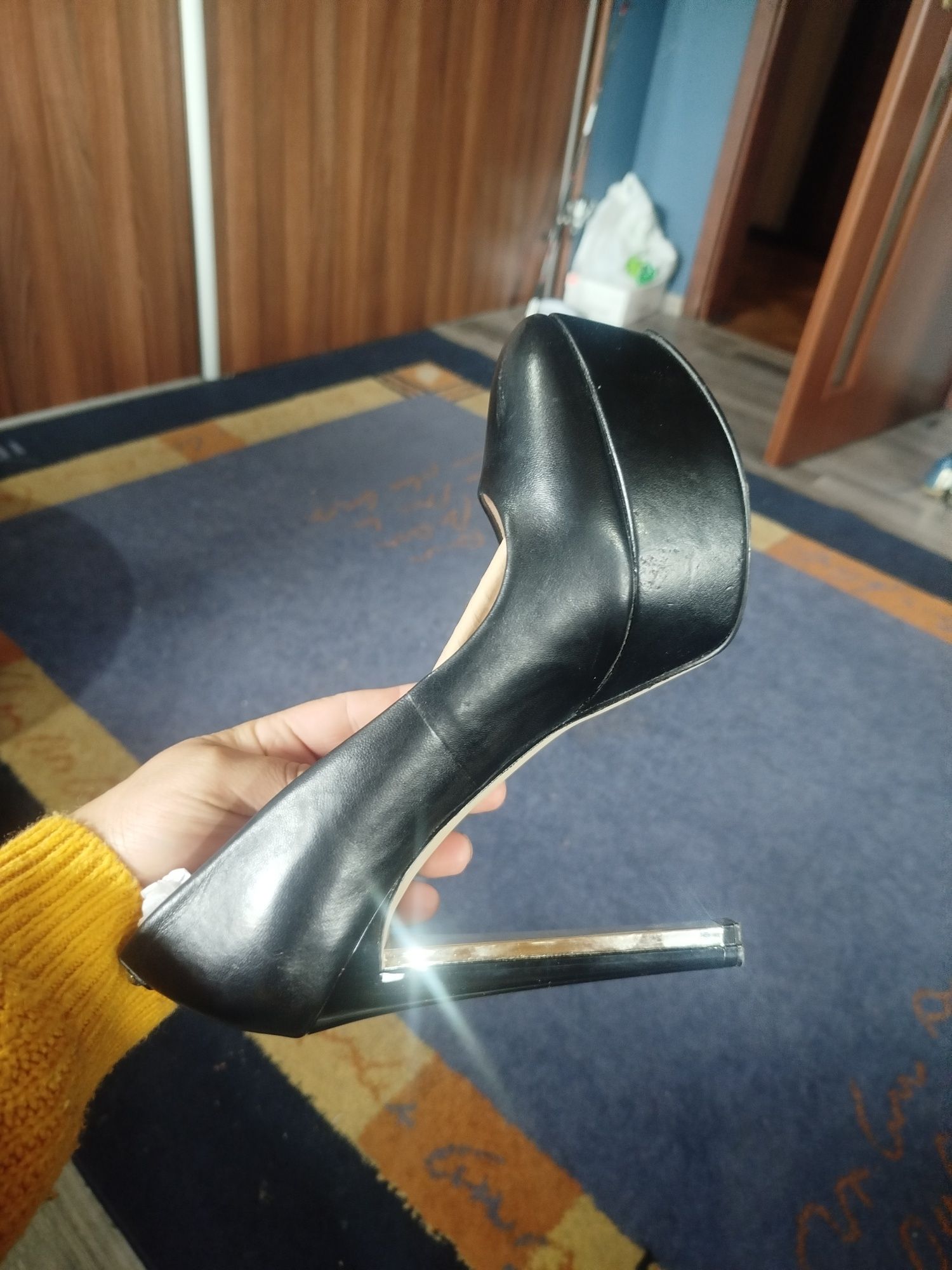 Szpilki skóra Guess rozmiar 39