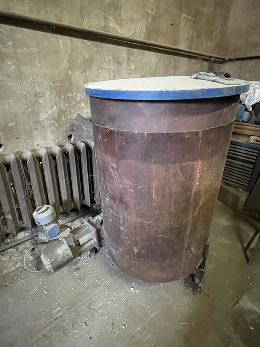 Podajnik trocin, zrębek do pieca