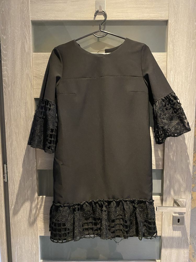Czarna sukienka oversize elegancka zfobiony rękaw