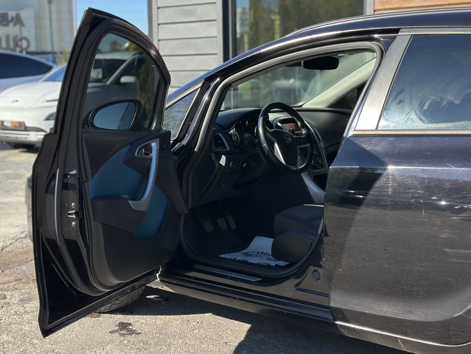 OPEL ASTRA 2010 року, 1.4 газ/бензин, механіка, передній привід