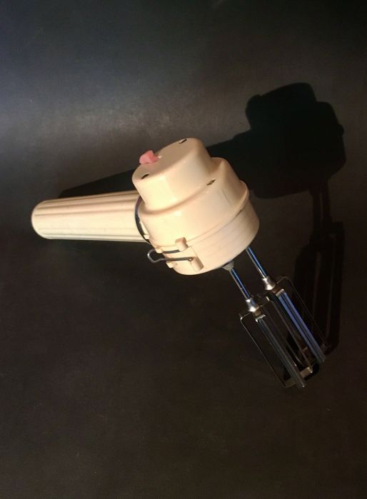 MISTURADOR DE COMIDA - a pilhas - a funcionar - anos 60 - 25 cm/s