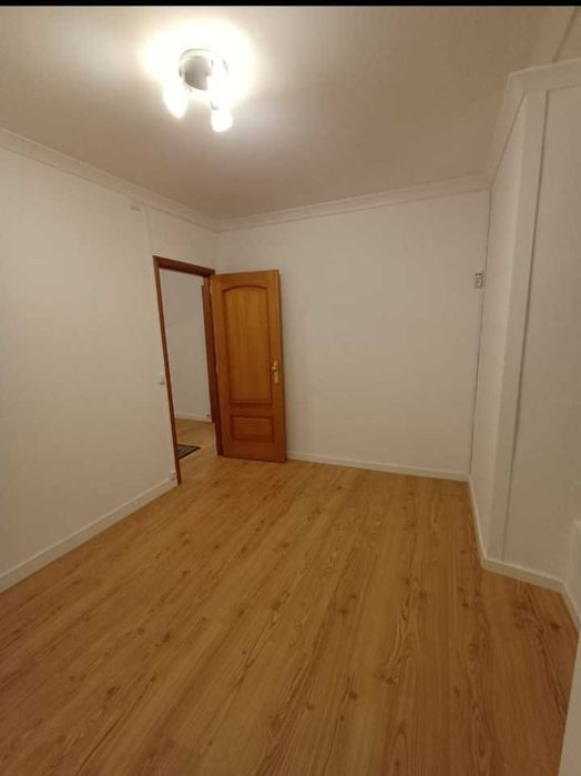 Moradia T4 disponível para arrendamento em 08 de fevereiro 2026