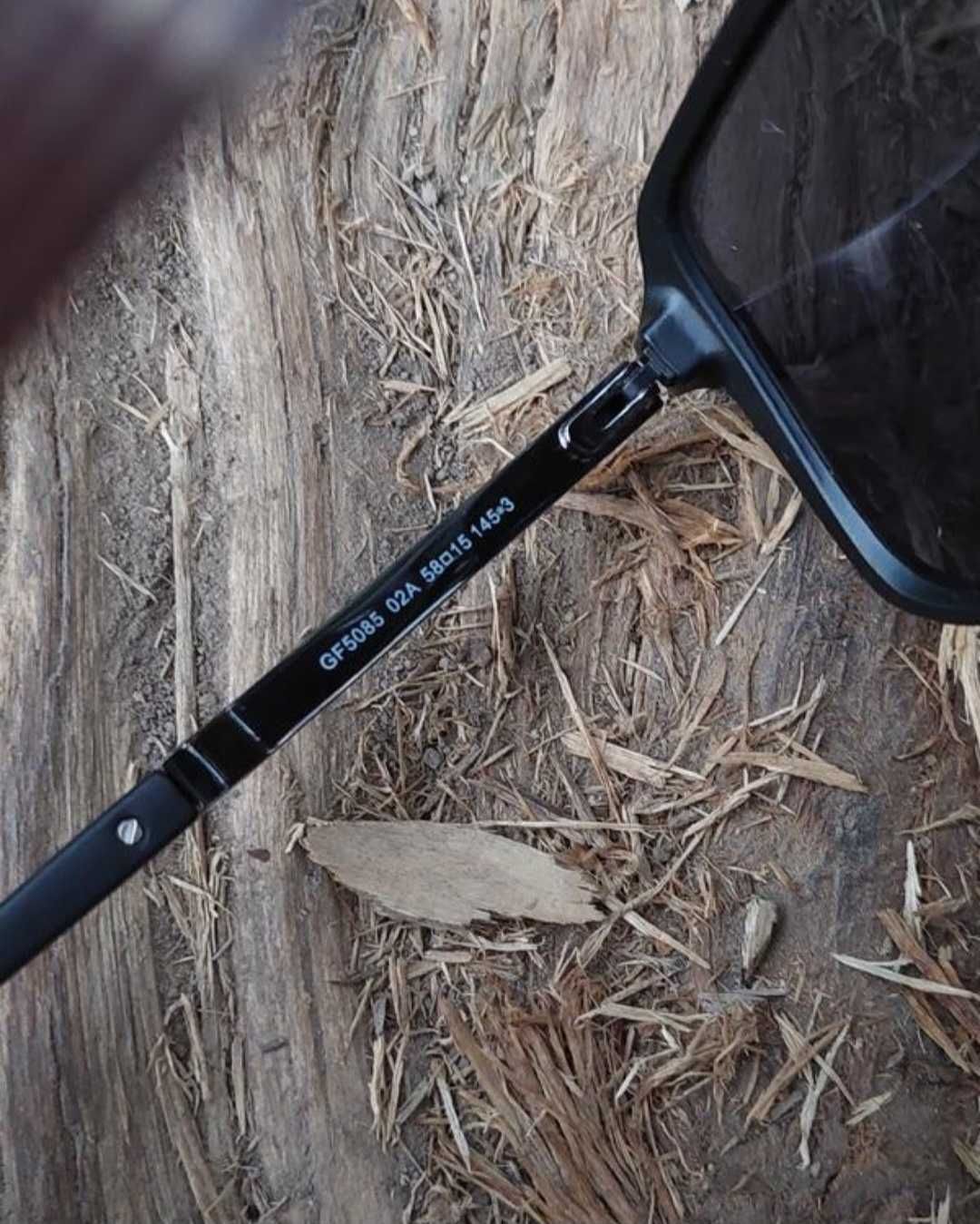 Czarne matowe męskie okulary GF 5085 od Guess!