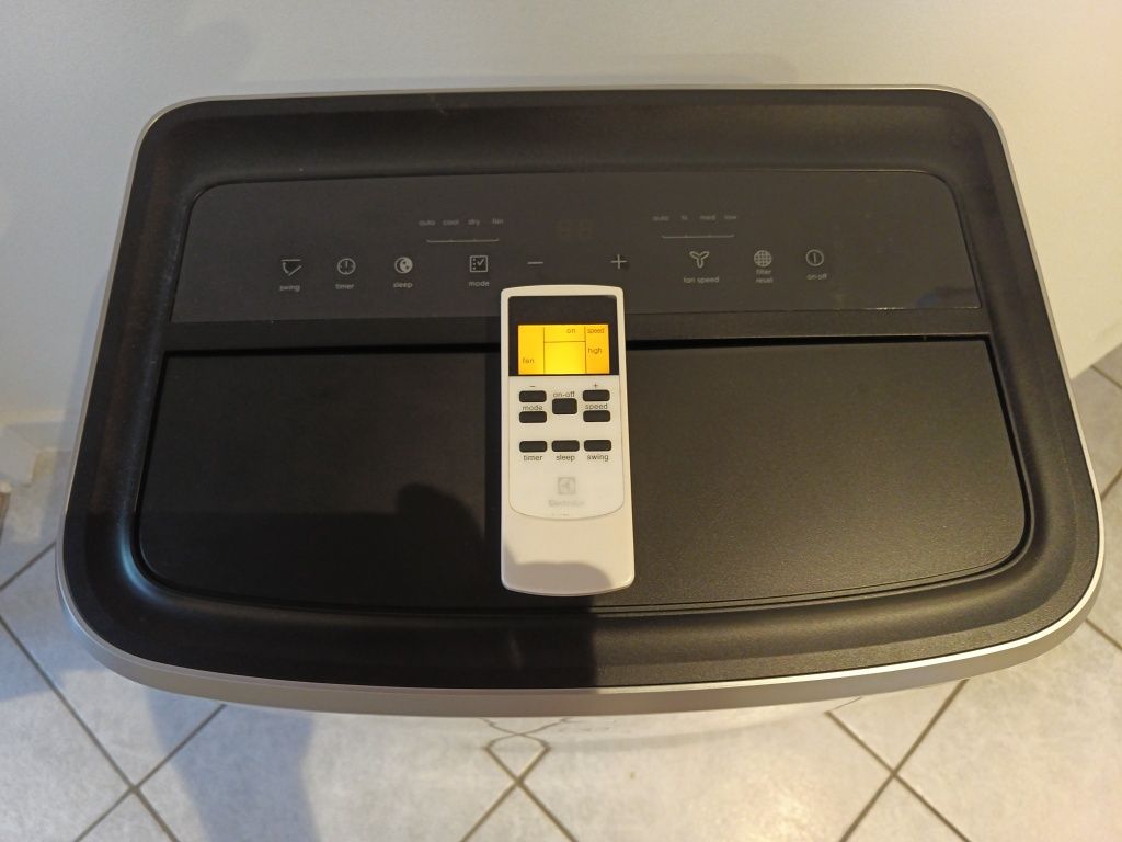 Klimatyzator przenośny Electrolux EXP34U338CW