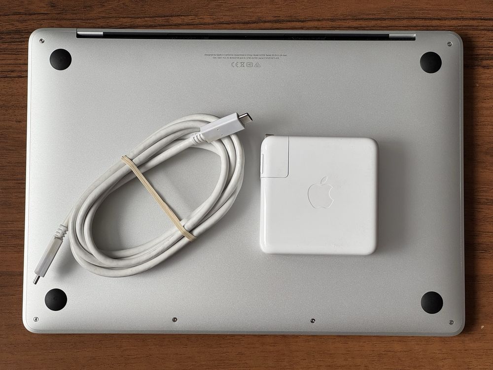 MacBook Pro 13 2019 16/256 gb
