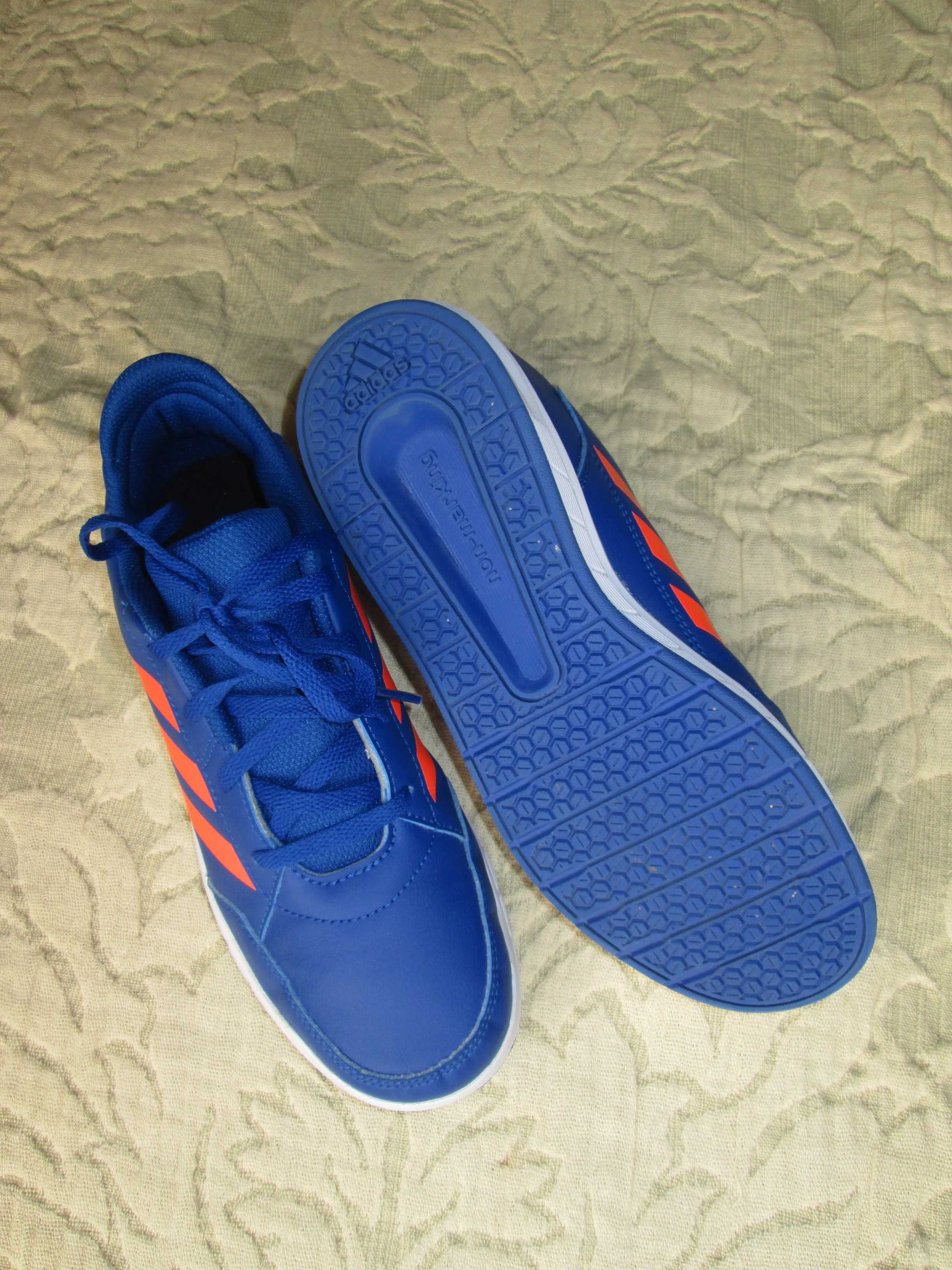 Ténis de rapaz marca  Adidas tamanho 38  cor azul