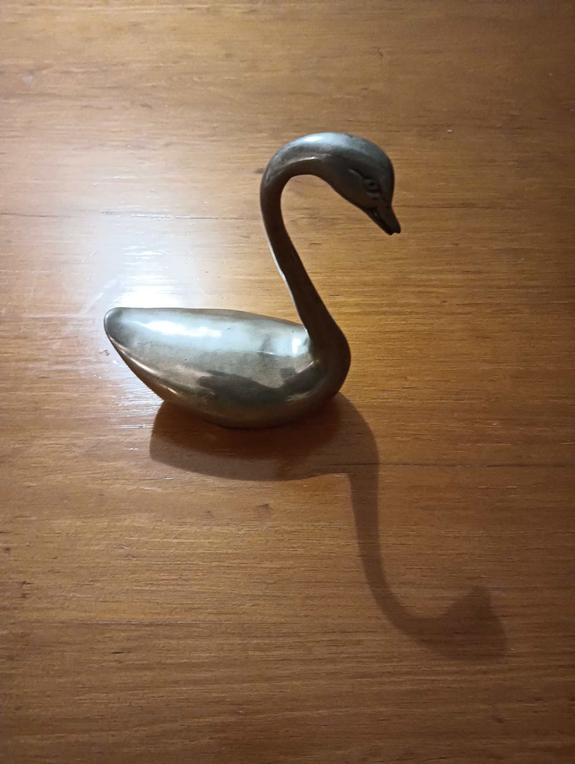 Cisne decorativo em estanho