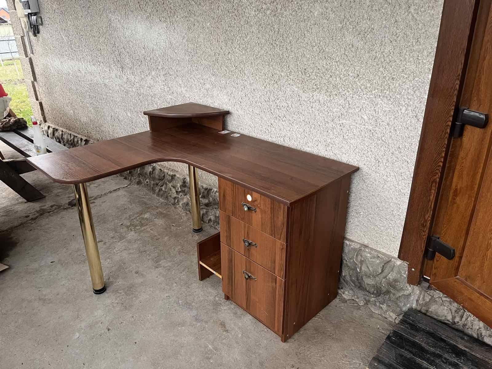 Стіл комп'ютерний