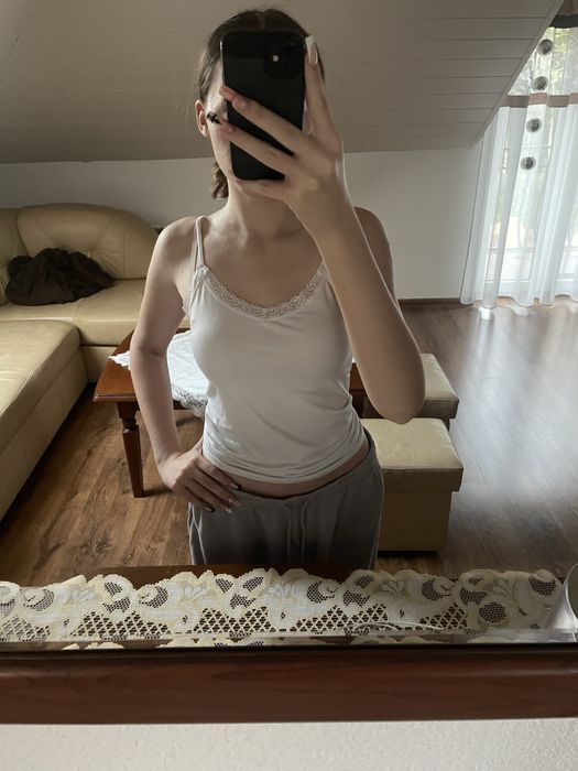 Biała bluzka na ramiączkach vintage