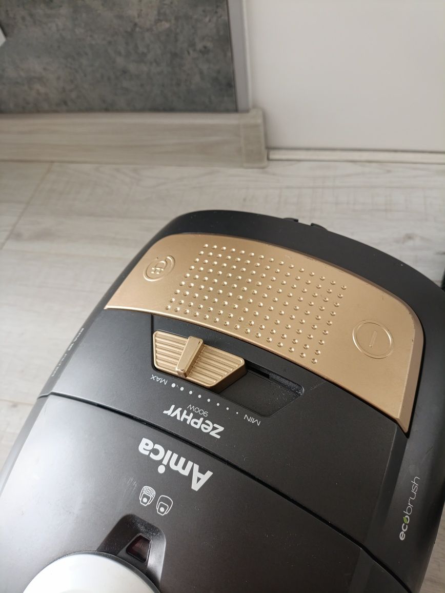 Odkurzacz AMICA Zephyr VM 1063 używany odkurzacz