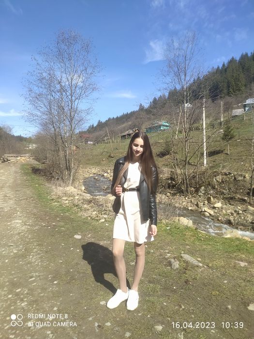 Плаття розмір s бежевого кольору