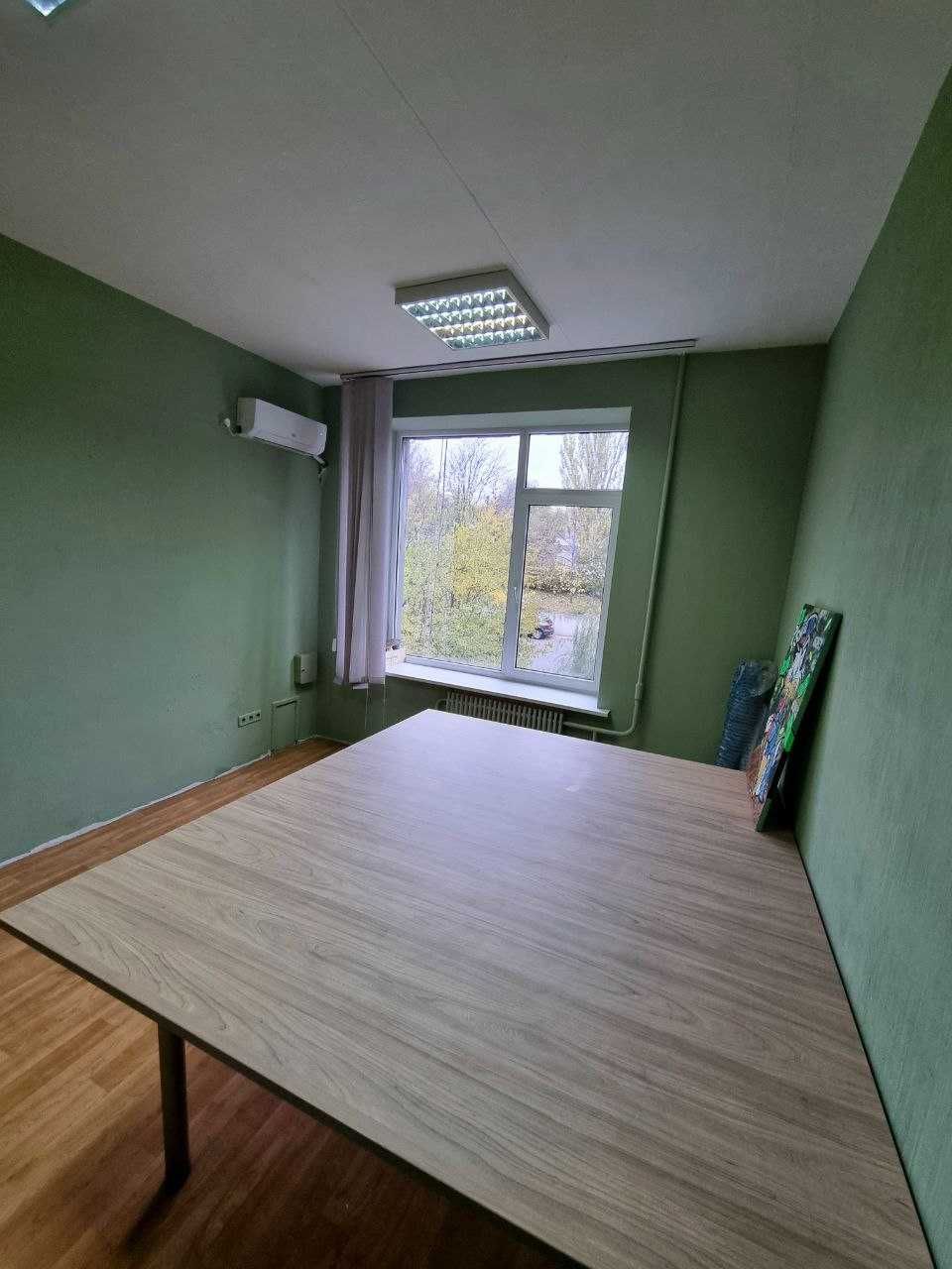 Сдам в аренду маленький офис 16,9 кв.м.. Собственник.