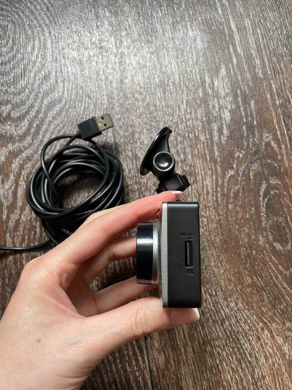 Видеорегистратор xiaomi Yi smart dash camera