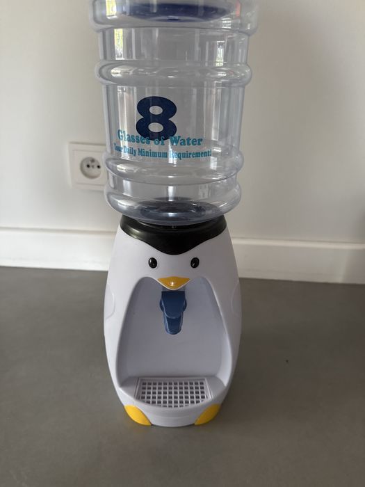Mini dystrybutor wody w ksztalcie pingwinka