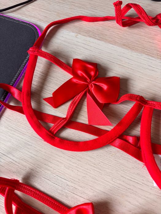 Conjunto de Lingerie Vermelha com Laços
