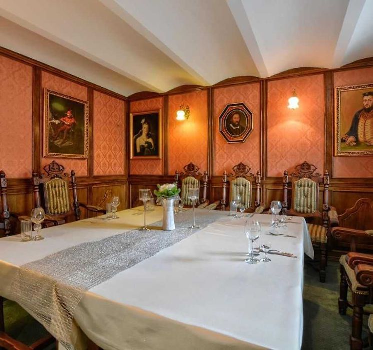 Pokoje / Apartamenty / Wynajem dla grup / Sanok / Centum miasta