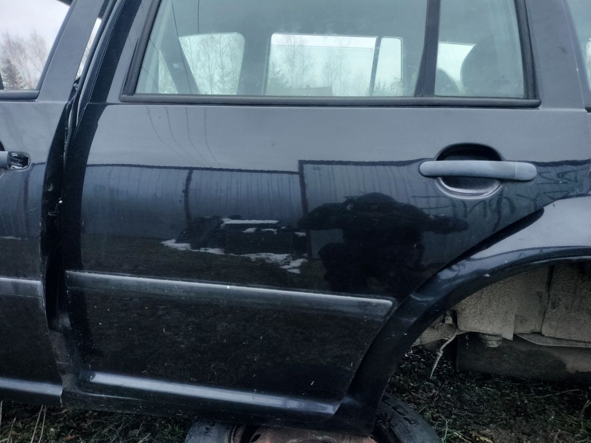 VW Golf 4 kombi drzwi lewe tył
