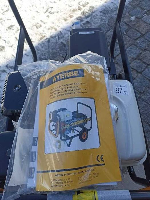 Однофазний бензиновий генератор AYERBE 8000 H MN.