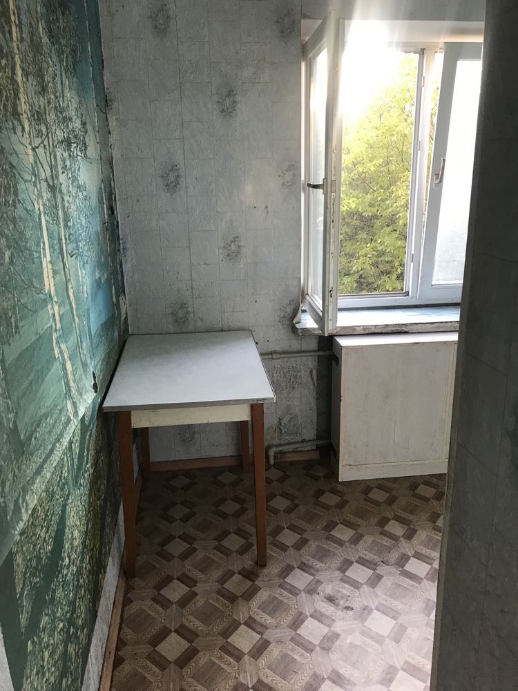 Продам квартиру 4 комнаты без долгов район Украина