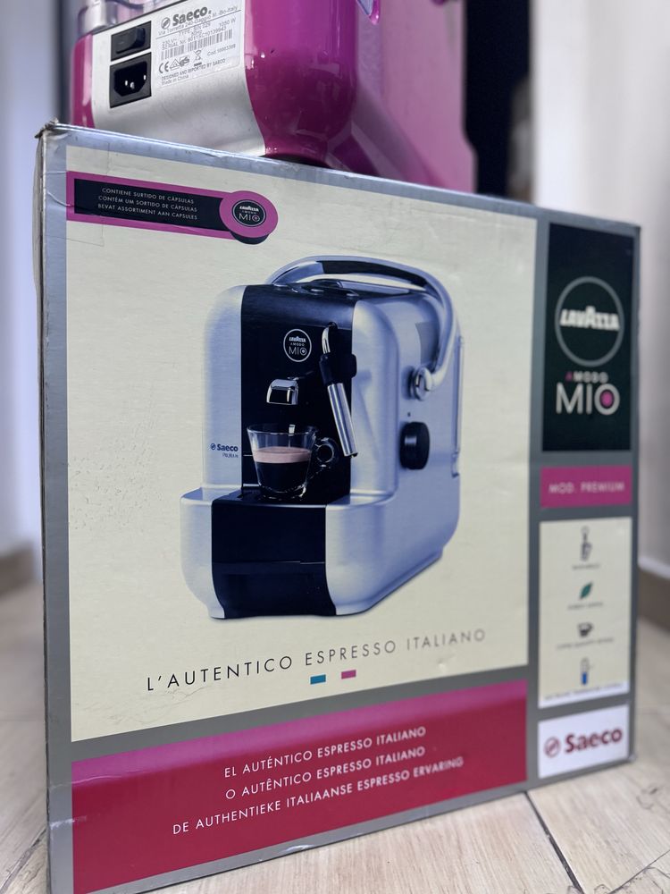 Розовая Кофемашина SAECO LAVAZZA A modo mio
