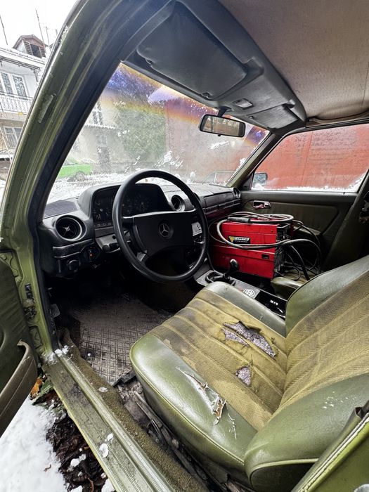 Машина Mercedes w123