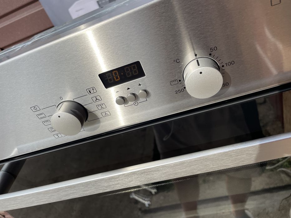 Духовой шкаф Miele ™ H 4217.Нержавейка!CleanGlass!Салазки!!!