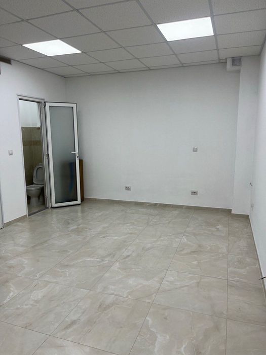 Комерційне приміщення в центрі міста Рахів.