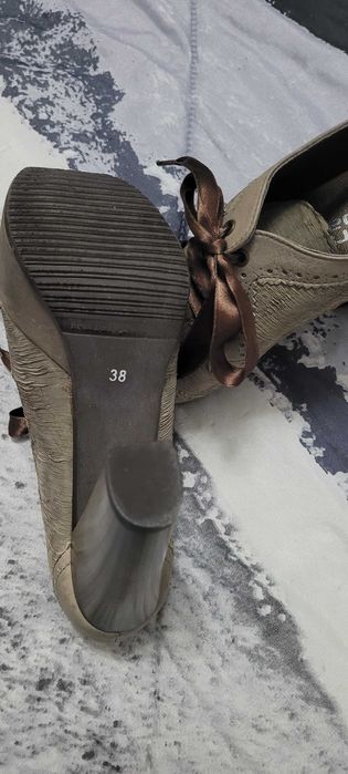 Sapatos em pele,tamanho  38