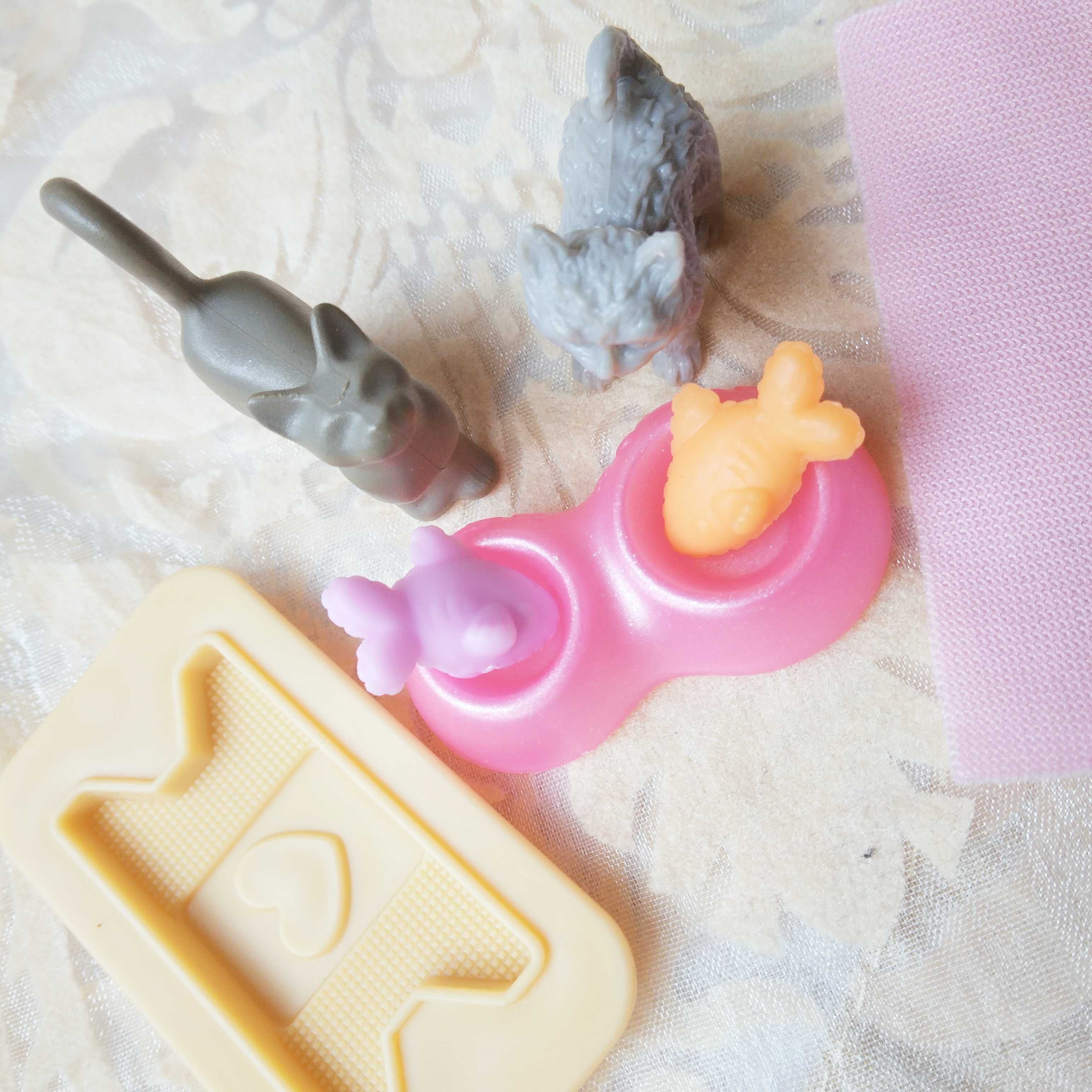 Dla lalka Barbie dwa koty, zwierzęta
