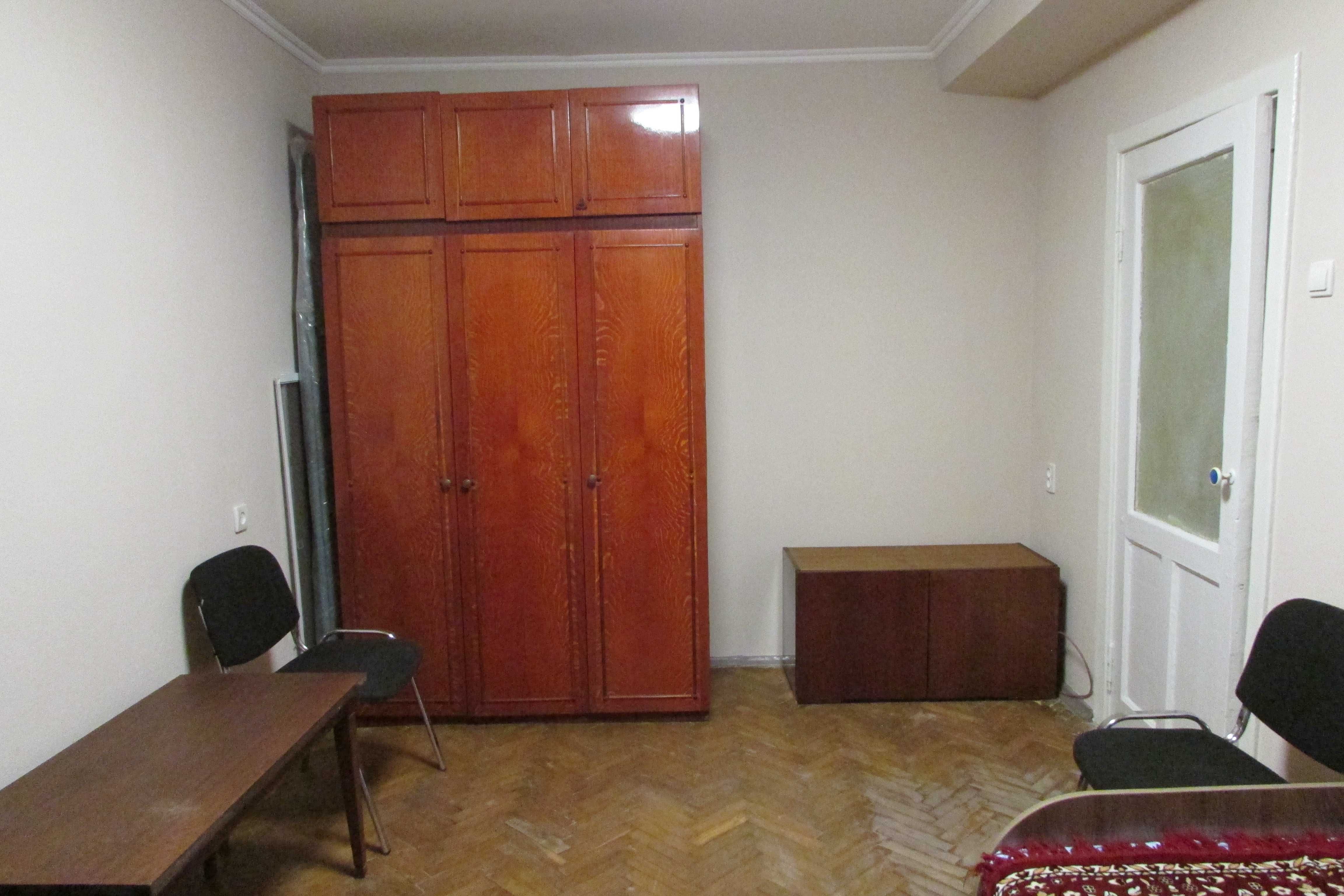 1-но кімнатна. ст. метро Почайна. вул. Кирилівська 124.