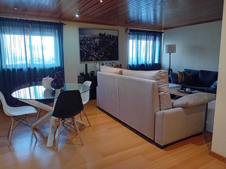 Apartamento T2 com amplo terraço