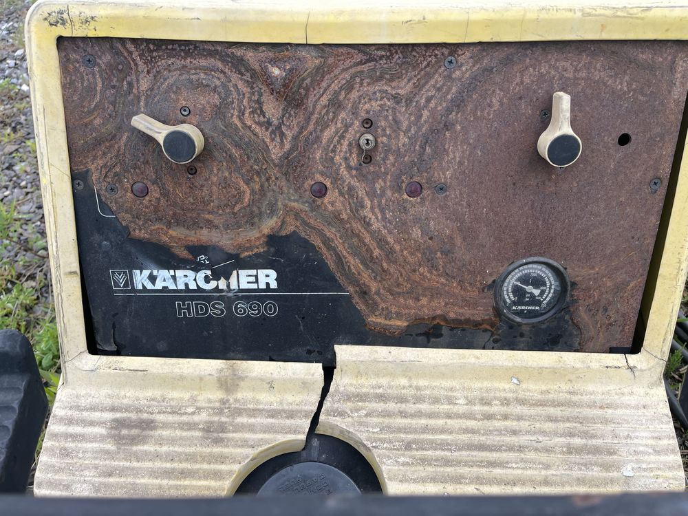 Myjka cisnieniowa Karcher HDS 690 z podgrzewaniem wody