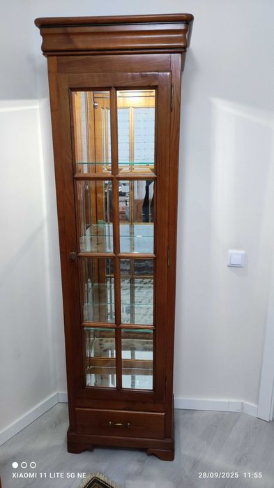Estante vitrine em madeira maciça em ótimo estado