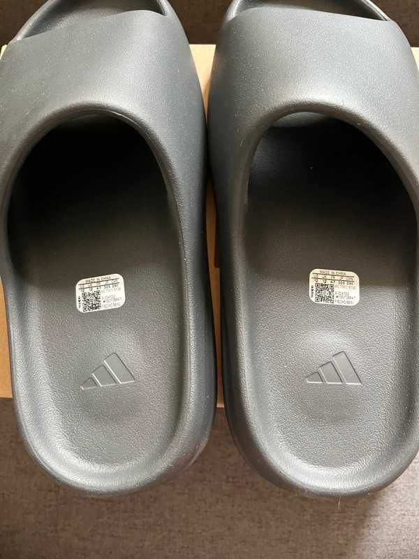 Yeezy Slide Onyx zupełnie nowe czarny buty R.44