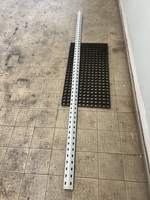 Kątowniki regałowe