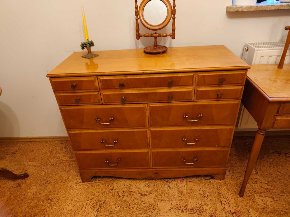 Komplet w stylu cepelia - 8 unikatowych drewnianych mebli