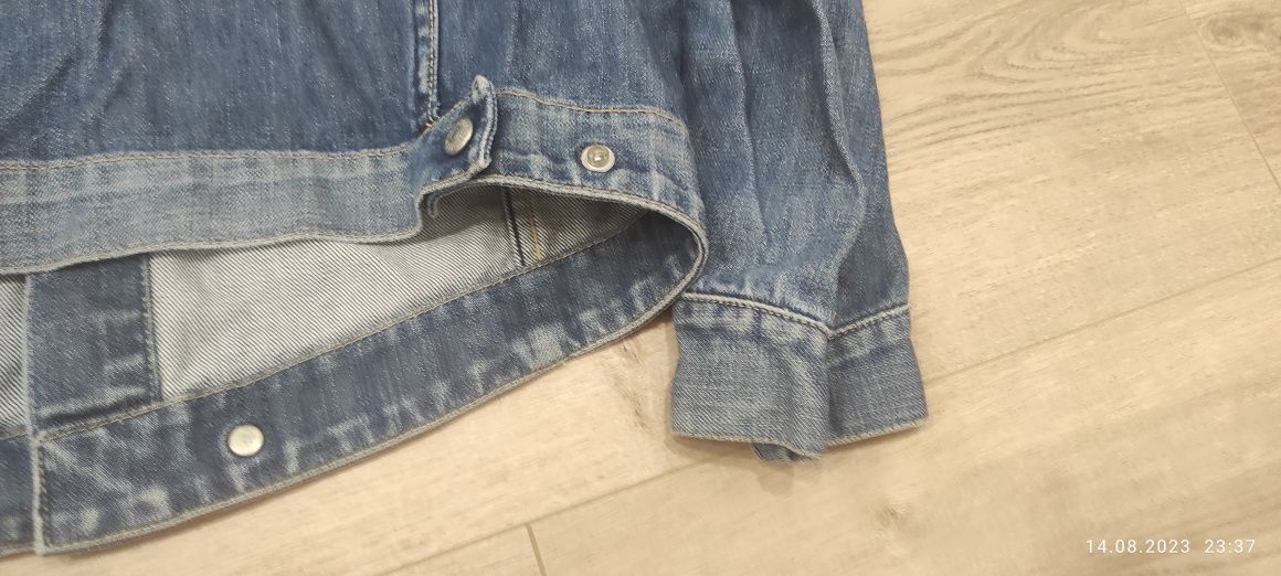 Продам джинсовий піджак Levi's