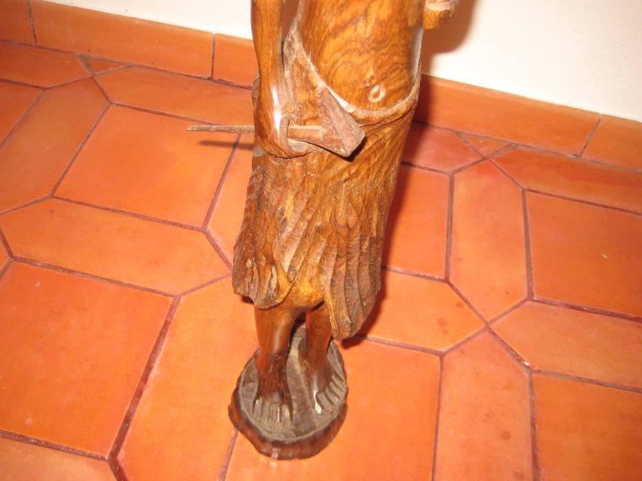 Artesanato africano,estatueta 80cms,mulher madeira maciça(NOVA)