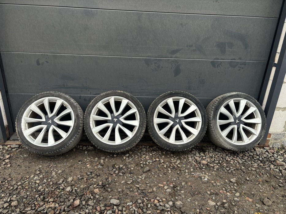 Диски r19  Tesla 3 з гумою мішелін крос клімат 2