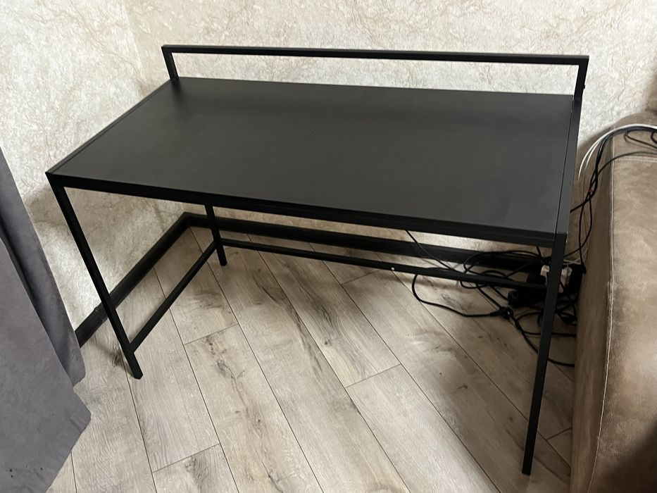 Стіл компʼютерний письмовий jysk для роботи