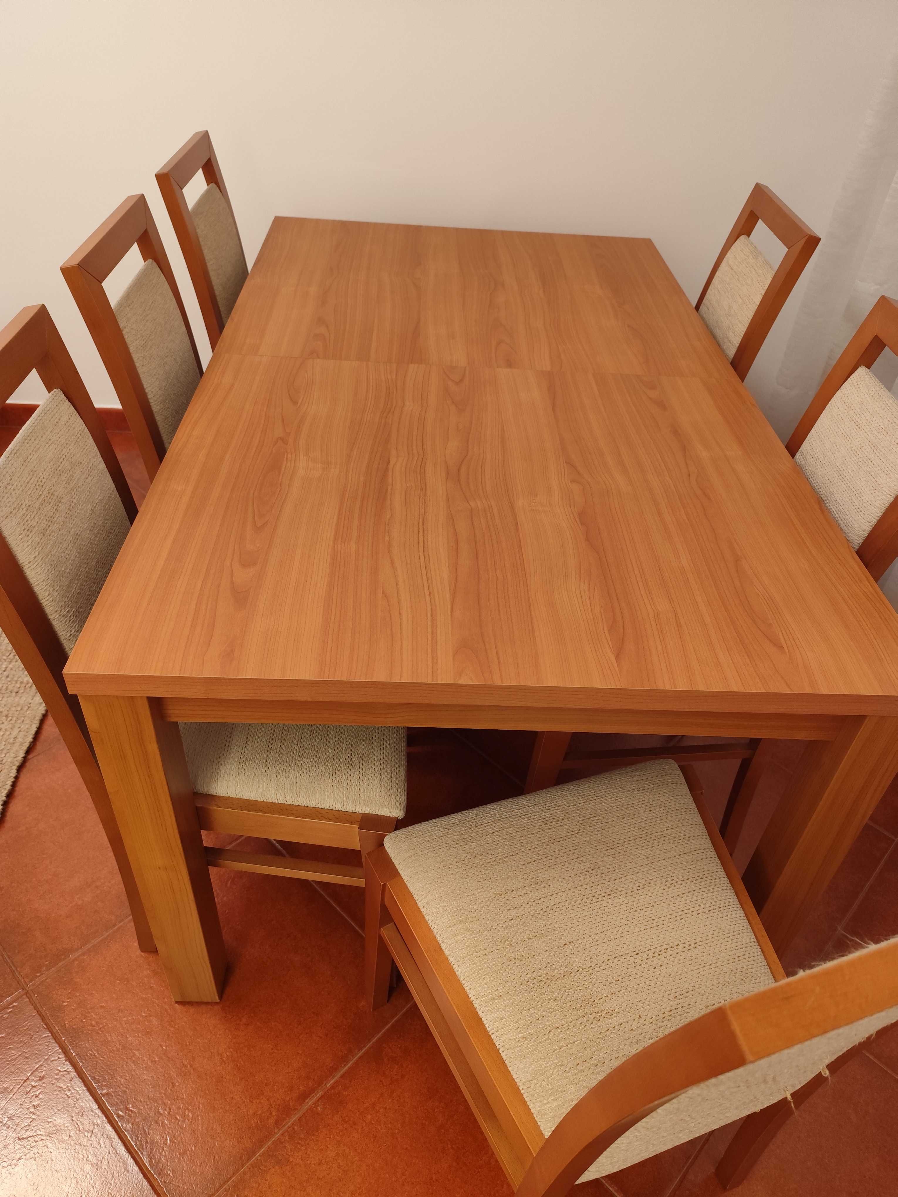 Mesa de jantar + 6 cadeiras