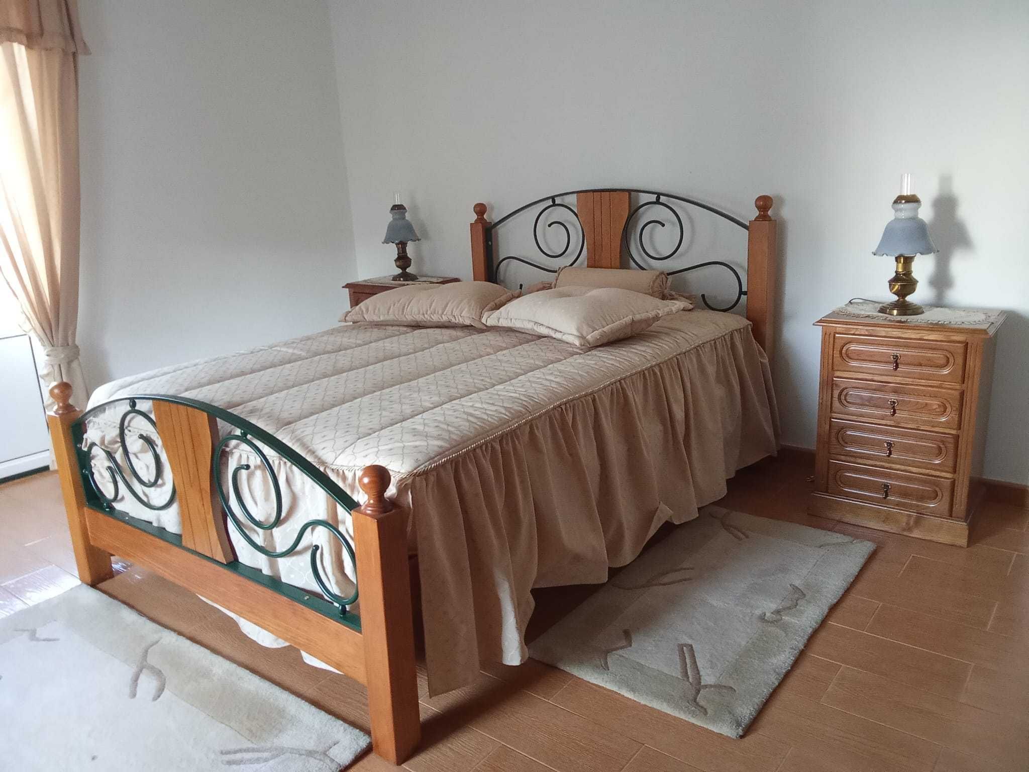 Casa T5, localizada em Pedrogão de São Pedro