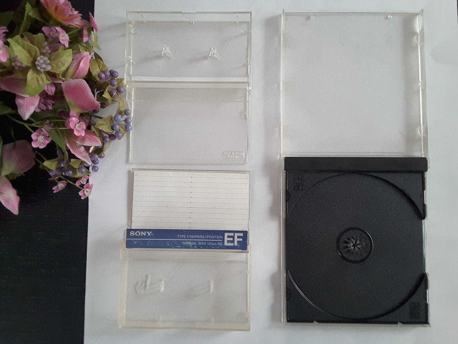 Pudełko po płycie CD i 2 pudełka po kasetach magnetofonowych