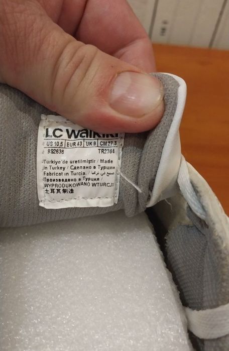 Продам мужские осенние кроссовки  - сникерсы LC Waikiki