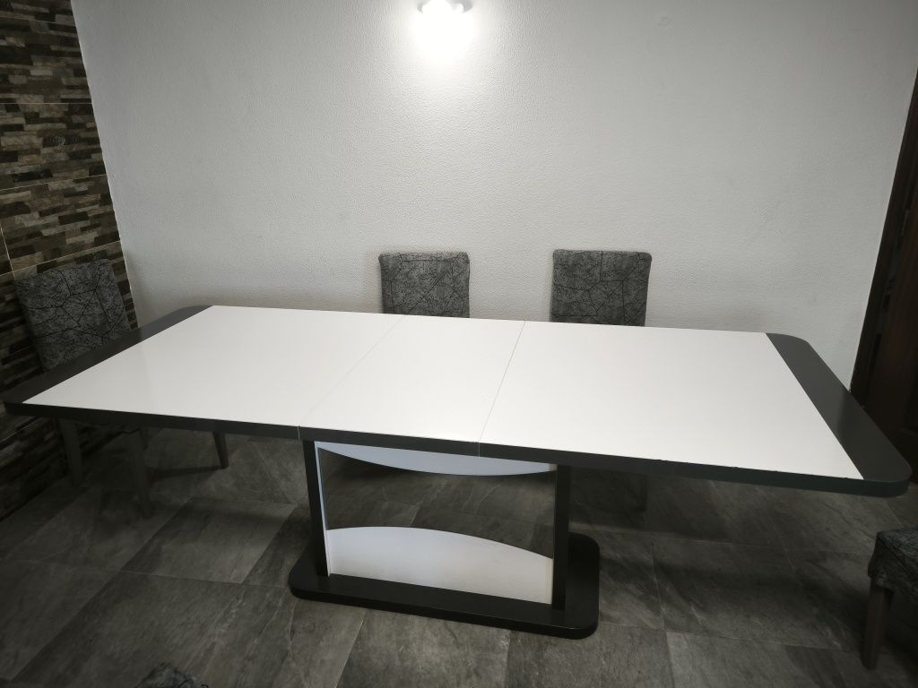 Mesa de jantar extensível