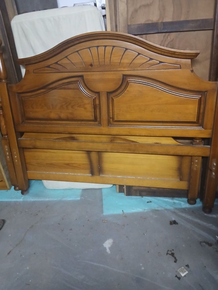 Cama de  casal sem colchão