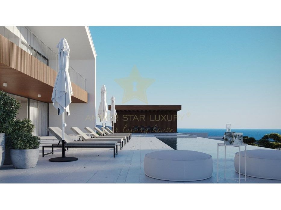 Lote Privilegiado com Vista Panorâmica Sobre o Mar