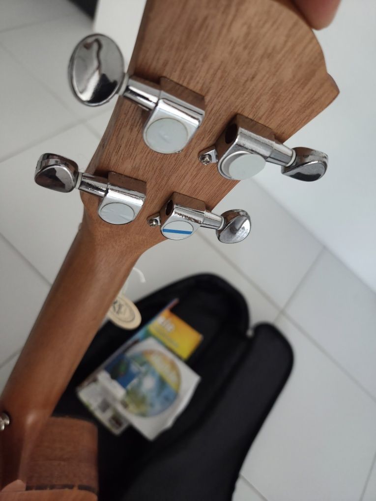 Ukulele com Saco