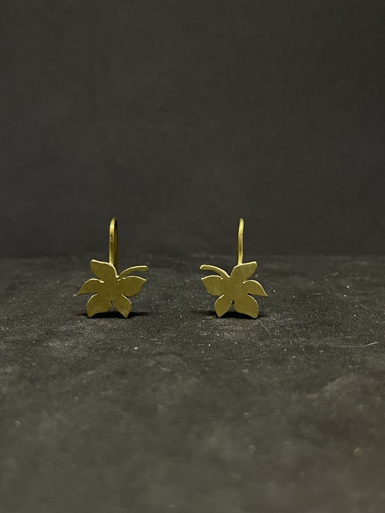 Brincos folhas de floresta