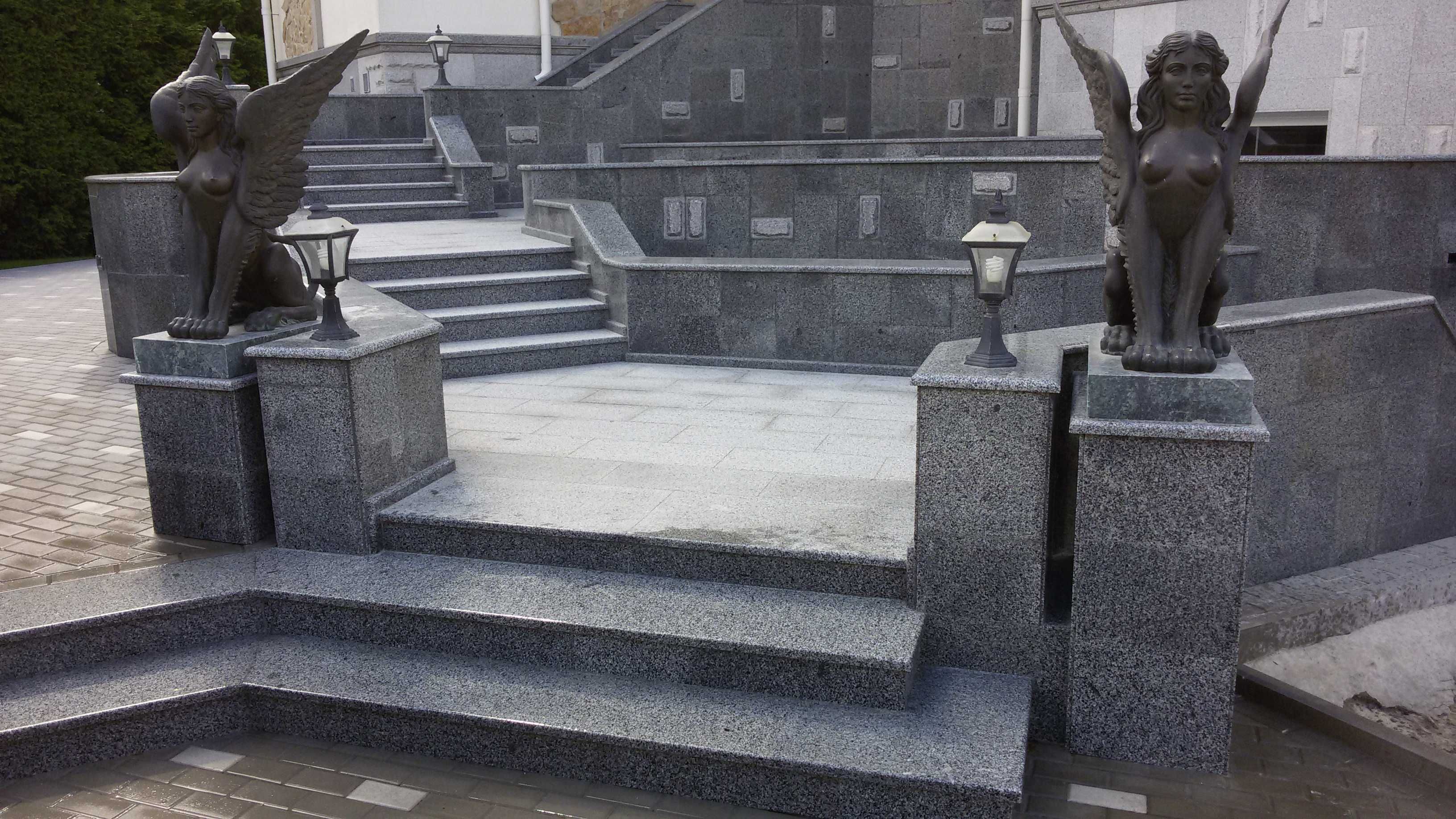 Мраморные ступени, гранитные ступени, ступени из мрамора, монтаж
